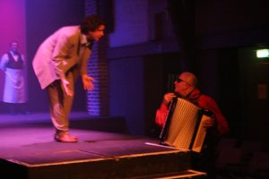 2321009_dont-look-now