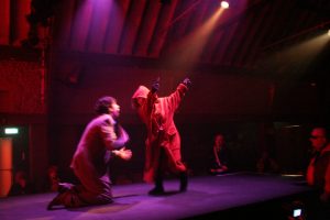 2321009_dont-look-now